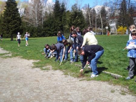 Tudi OŠ Dragotina Ketteja se je vključila v vseslovensko akcijo čiščenja 05